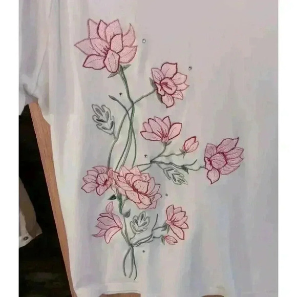 Bonnie Evans(2X) Ladies White/Floral Embroidered T-Shirt Short Sleeve Pink Flowe - Picture 3 of 4